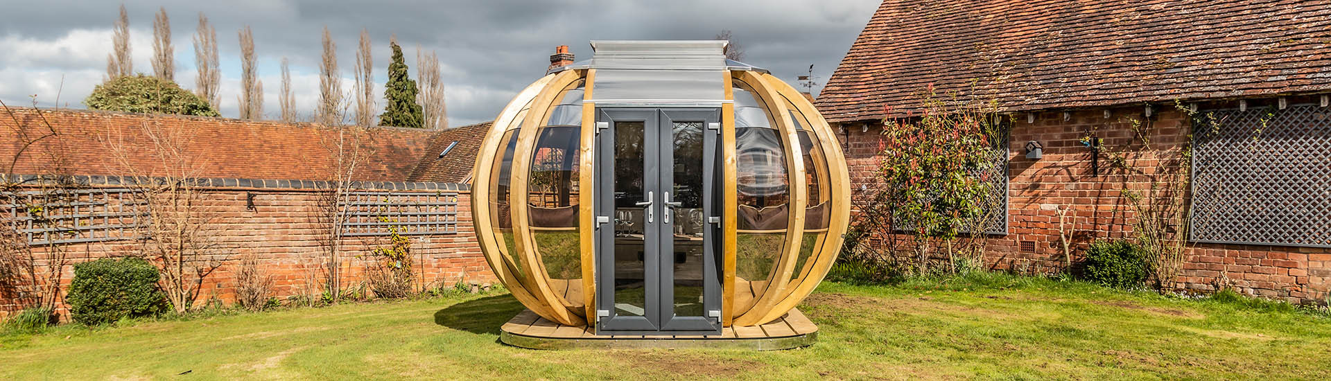 The Grande Deluxe 'Chic' Garden Pod