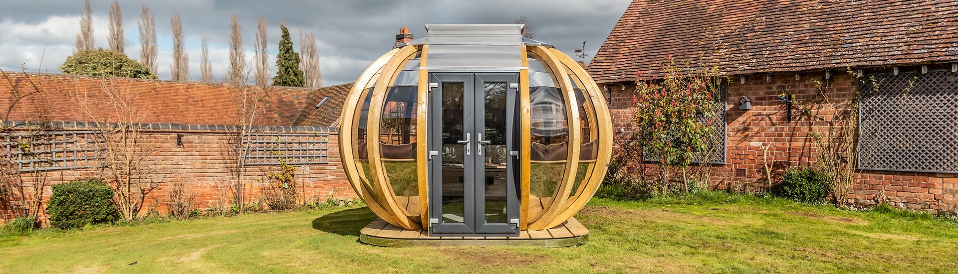 Grande Deluxe Chic Garden Pod