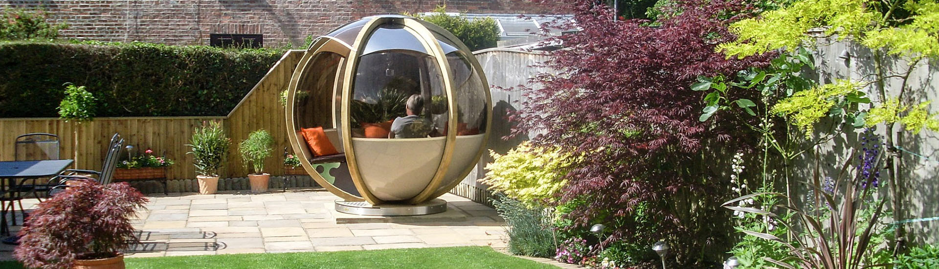 Ornate garden Rotating Seater Garden Pod