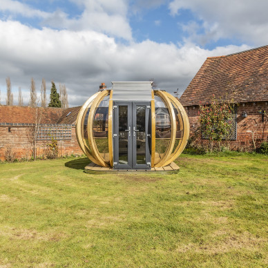 The Grande Deluxe 'Chic' Garden Pod