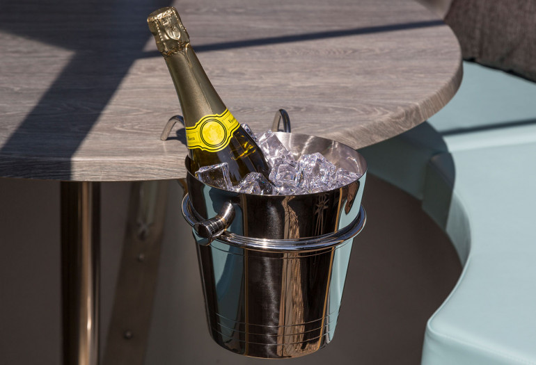 Table-Mountable Champagne Bucket with Holder 5